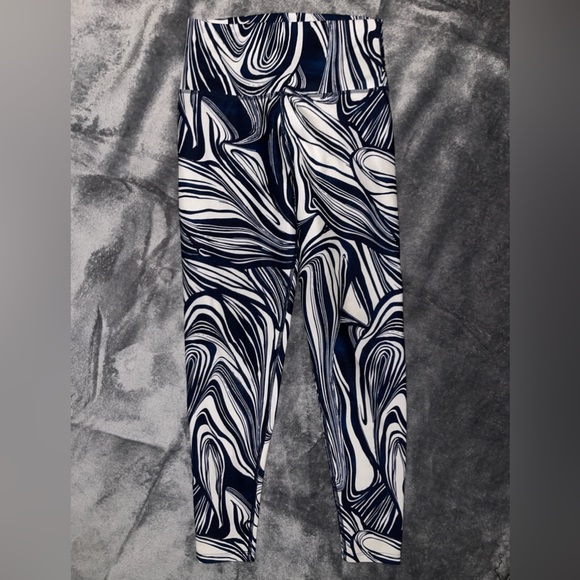 Swirled Workout Set - Picture 4 of 7